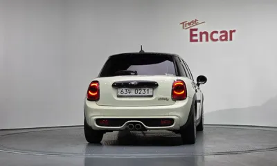 MINI Cooper 2017, 30497 км, за 9184.01 USD