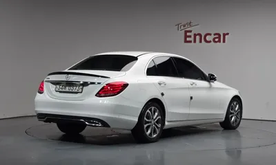 Mercedes-Benz C-Class 2017, 82383 км, за 10347.52 USD