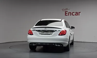 Mercedes-Benz C-Class 2017, 82383 км, за 10347.52 USD