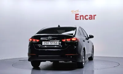 Hyundai Avante 2016, 107085 км, за 4620.57 USD