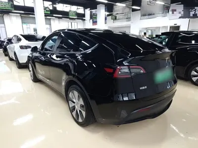Tesla Model Y 2023, 56400 км, за 26881.85 USD