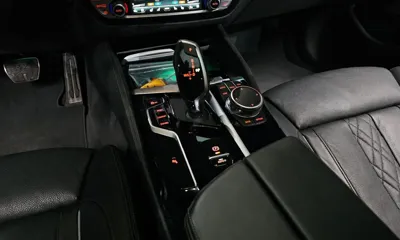 BMW 5-Series 2023, 21106 км, за 31384.2 USD - фото 9