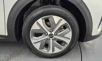 Kia Niro 2023, 49109 км, за 13874.94 USD