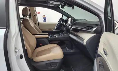 Toyota Sienna 2023, 25586 км, за 31811.11 USD - фото 11
