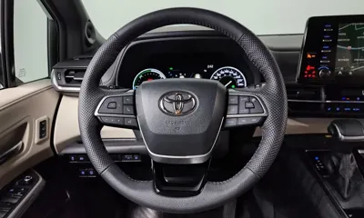 Toyota Sienna 2023, 25586 км, за 31811.11 USD - фото 13