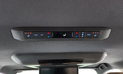 Toyota Sienna 2023, 25586 км, за 31811.11 USD - фото 19