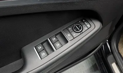 Hyundai Genesis 2016, 158693 км, за 5880.41 USD - фото 18