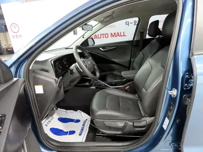 Kia Niro 2023, 123086 км, за 11644.56 USD - фото 10