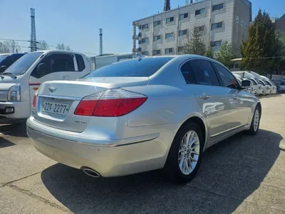 Hyundai Genesis 2008, 116309 км, за 2560.06 USD