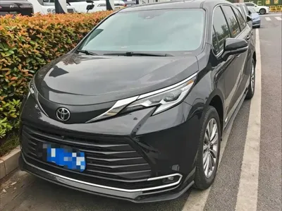 Toyota Sienna · 2024 год