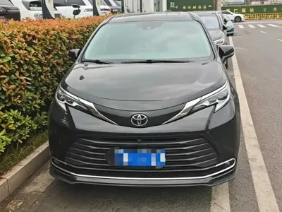 Toyota Sienna 2024, 16000 км, за 34137.07 USD