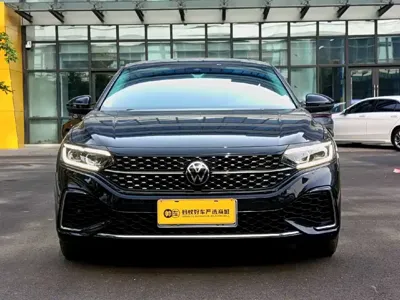 Volkswagen Passat 2022, 35000 км, за 16597.68 USD