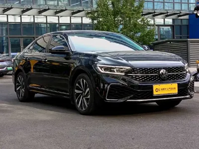 Volkswagen Passat 2022, 35000 км, за 16597.68 USD