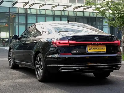 Volkswagen Passat 2022, 35000 км, за 16597.68 USD