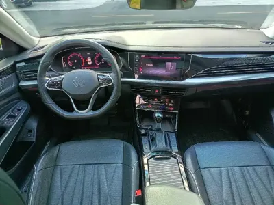 Volkswagen Passat 2022, 35000 км, за 16597.68 USD - фото 11