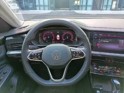 Volkswagen Passat 2022, 35000 км, за 16597.68 USD - фото 29