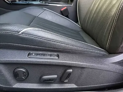 Volkswagen Passat 2022, 35000 км, за 16597.68 USD - фото 31