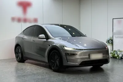 Tesla Model Y 2025, 26800 км, за 41487 USD