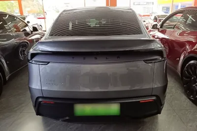 Tesla Model Y 2025, 26800 км, за 41487 USD