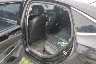 Volkswagen Passat 2019, 139700 км, за 11934 USD - фото 7