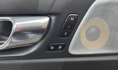 Volvo XC60 2019, 81184 км, за 18721.96 USD - фото 29
