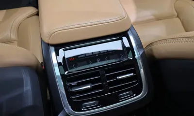Volvo XC60 2019, 81184 км, за 18721.96 USD - фото 30