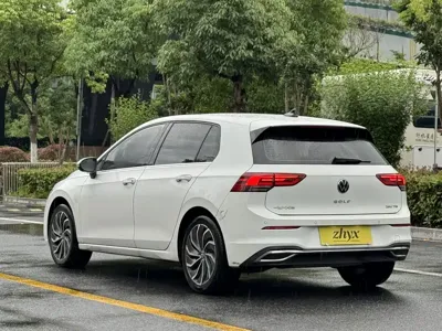 Volkswagen Golf 2022, 40700 км, за 10637.67 USD