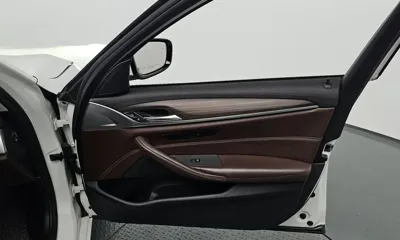 BMW 5-Series 2018, 99141 км, за 16263.35 USD - фото 24