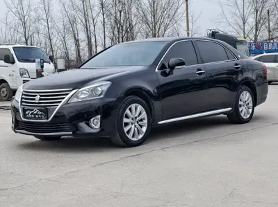 Toyota Crown · 2013 год
