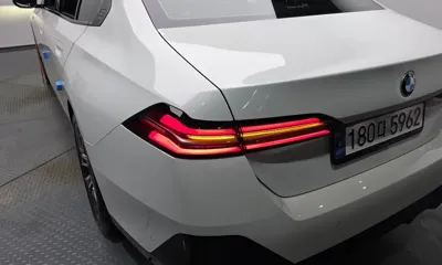 BMW 5-Series 2024, 11039 км, за 39413.7 USD - фото 23