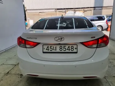 Hyundai Avante 2014, 88663 км, за 4138.2 USD