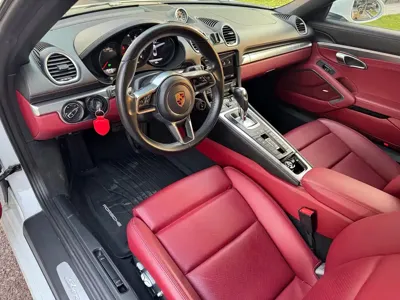 Porsche 718 2018, 60000 км, за 19625.37 USD