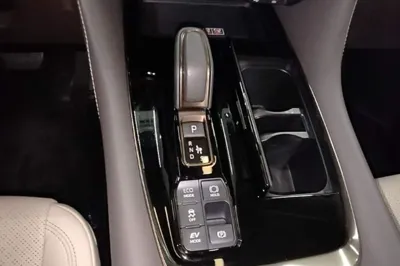 Toyota Vellfire 2024, 44100 км, за 112243 USD - фото 16