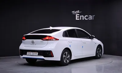 Hyundai Ioniq 2016, 135093 км, за 5334.38 USD