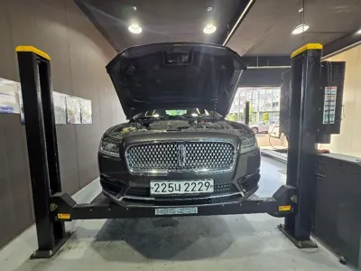 Lincoln Continental · 2017 год