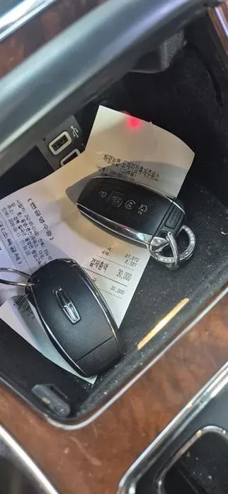 Lincoln Continental 2017, 184384 км, за 5901.27 USD