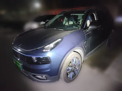 Lynk & Co 01 · 2017 год