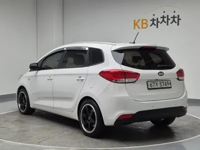 Kia Carens 2015, 300000 км, за 1936.46 USD