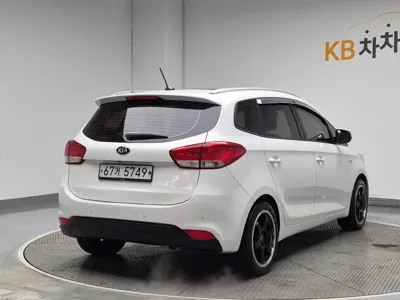 Kia Carens 2015, 300000 км, за 1936.46 USD