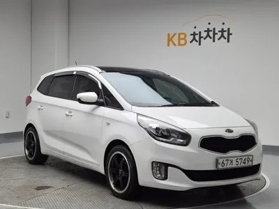 Kia Carens 2015, 300000 км, за 1936.46 USD