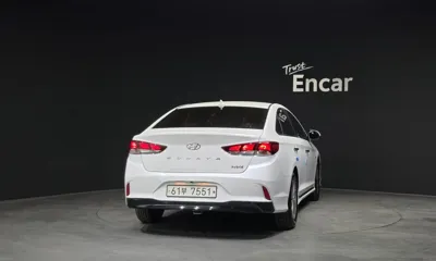 Hyundai Sonata 2018, 120062 км, за 7491.86 USD