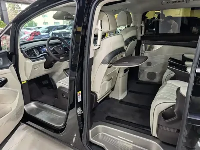 Denza Denza D9 2024, 24000 км, за 32678.75 USD