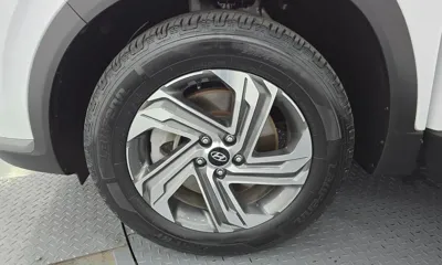 Hyundai Santafe 2023, 99351 км, за 15137.5 USD