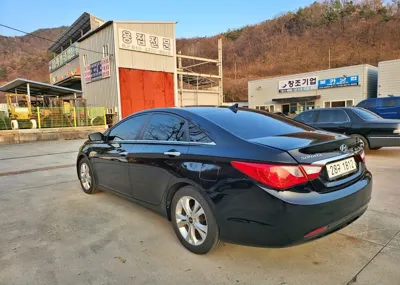 Hyundai Sonata 2010, 147734 км, за 2459.07 USD