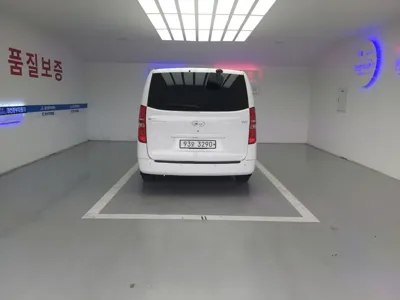 Hyundai Starex 2016, 65622 км, за 7862.57 USD