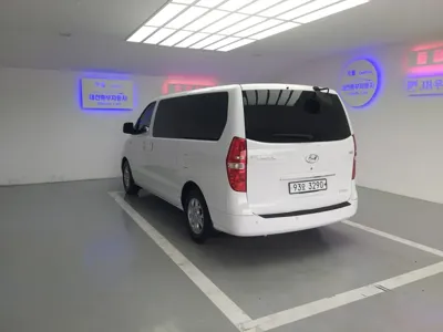 Hyundai Starex 2016, 65622 км, за 7862.57 USD - фото 6
