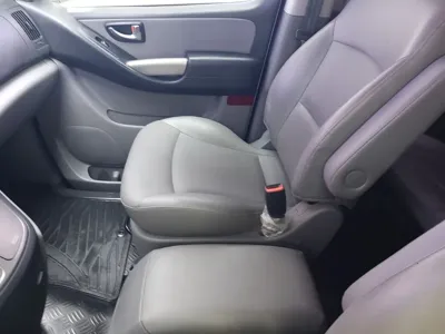 Hyundai Starex 2016, 65622 км, за 7862.57 USD - фото 11