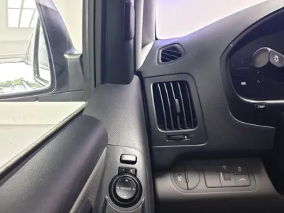 Hyundai Starex 2016, 65622 км, за 7862.57 USD - фото 16