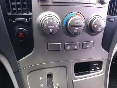 Hyundai Starex 2016, 65622 км, за 7862.57 USD - фото 17
