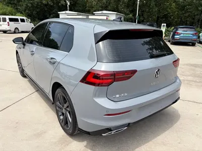 Volkswagen Golf 2023, 33000 км, за 21099.27 USD